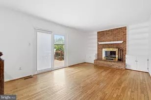 102 N Laura Anne Dr, Sterling, VA 20164 - Photo 13
