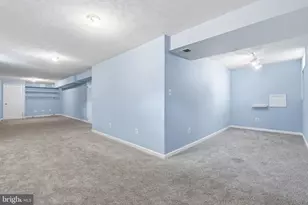 102 N Laura Anne Dr, Sterling, VA 20164 - Photo 39