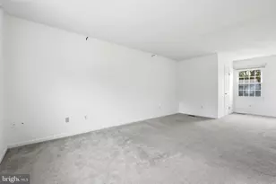 102 N Laura Anne Dr, Sterling, VA 20164 - Photo 21
