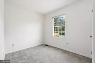 102 N Laura Anne Dr, Sterling, VA 20164 - Photo 27