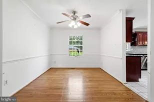 102 N Laura Anne Dr, Sterling, VA 20164 - Photo 11