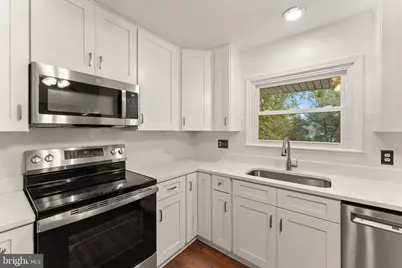 312 E Amhurst Street, Sterling, VA 20164 - Photo 17