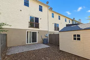 185 Meadows Ln NE, Leesburg, VA 20176 - Photo 5