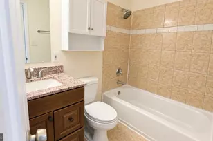 185 Meadows Ln NE, Leesburg, VA 20176 - Photo 15