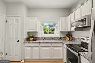 676 Gateway Dr SE, Leesburg, VA 20175 - Photo 7