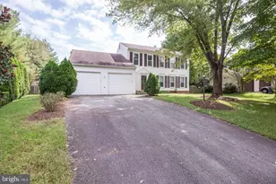 10136 Yorktown Dr, Great Falls, VA 22066 - Photo 1