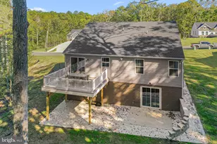 289 Pleasants Ln, Kilmarnock, VA 22482 - Photo 5