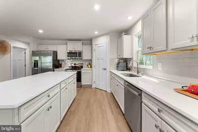 289 Pleasants Lane, Kilmarnock, VA 22482 - Photo 19