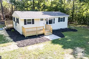 2029 Bluff Point Rd, Kilmarnock, VA 22482 - Photo 1
