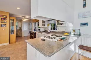 732 Middle Gate Ln, Irvington, VA 22480 - Photo 9