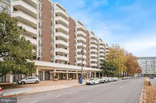 700 7th St SW, Washington, DC 20024 - Photo 1