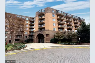 2111 Wisconsin Avenue NW #504, Washington, DC 20007 - Photo 1