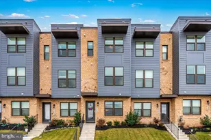 826 Creekway Dr, Frederick, MD 21701 - Photo 1