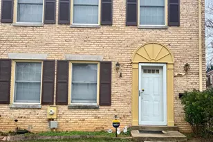 11 Fenceline Dr, Gaithersburg, MD 20878 - Photo 1