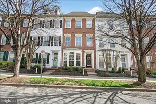 910 Featherstone St, Gaithersburg, MD 20878 - Photo 1