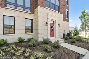 516 Harborview Dr, Oxon Hill, MD 20745 - Photo 1