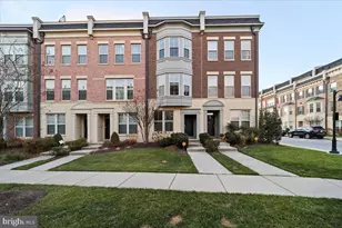 852 Regents Square, Oxon Hill, MD 20745 - Photo 1