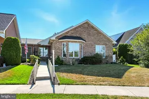 608 Trafalgar Dr, Hagerstown, MD 21742 - Photo 1