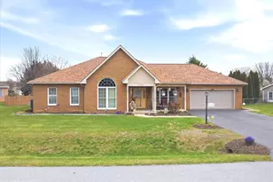112 Plantation Dr, Hagerstown, MD 21740 - Photo 1