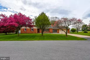 17527 Woodlawn Dr, Hagerstown, MD 21740 - Photo 1