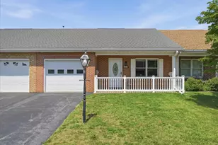 142 Sunflower Dr, Hagerstown, MD 21740 - Photo 1
