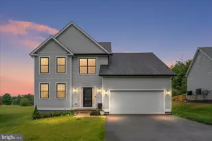 103 Fairway Cir, Cross Junction, VA 22625 - Photo 1