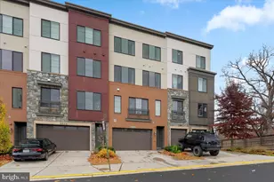 4902 Trail Vista Ln, Chantilly, VA 20151 - Photo 1