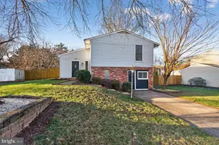 4010 Novar Dr, Chantilly, VA 20151 - Photo 1