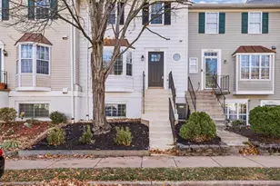 13723 Autumn Vale Ct, Chantilly, VA 20151 - Photo 1