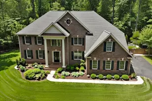 5156 Summit Dr, Fairfax, VA 22030 - Photo 1
