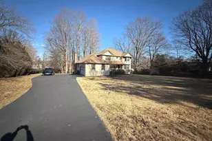 9608 Burke View Ave, Burke, VA 22015 - Photo 1