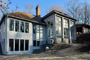 945 Hickory Run Ln, Great Falls, VA 22066 - Photo 1