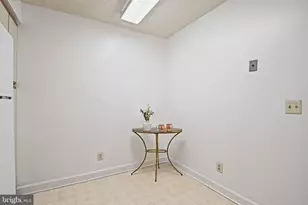 12003 Ridge Knoll Dr, Fairfax, VA 22033 - Photo 11