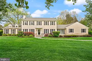 813 Lunenburg Rd, Great Falls, VA 22066 - Photo 1