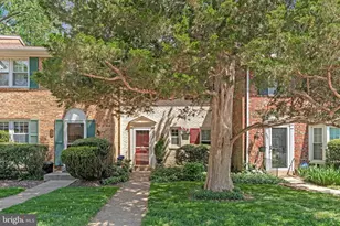 229 Commons Dr NW, Vienna, VA 22180 - Photo 1