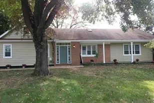 2063 Woodford Rd, Vienna, VA 22182 - Photo 1