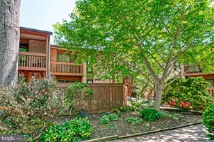 2013 Lakewinds Dr, Reston, VA 20191 - Photo 1