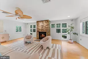 8000 Seven Hills Ct, Clifton, VA 20124 - Photo 7