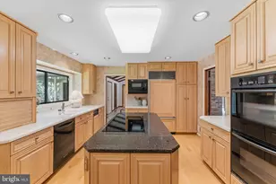 8000 Seven Hills Ct, Clifton, VA 20124 - Photo 11