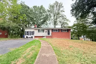 6910 Fern Pl, Annandale, VA 22003 - Photo 1