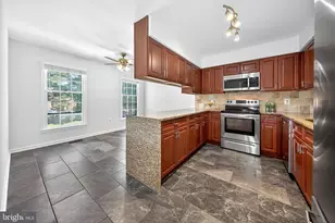 4867 Carriagepark Rd, Fairfax, VA 22032 - Photo 7