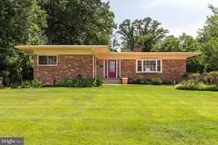 3909 Pineland St, Fairfax, VA 22031 - Photo 1