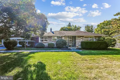 221 S Maple Avenue, Purcellville, VA 20132 - Photo 1