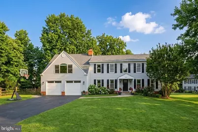 10172 Yorktown Way, Great Falls, VA 22066 - Photo 1