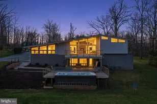 122 Lake Dr, Sterling, VA 20164 - Photo 1