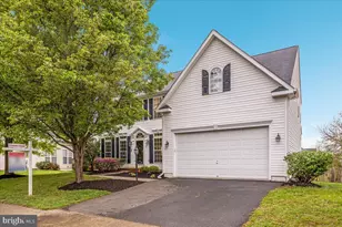 33 Potterfield Dr, Lovettsville, VA 20180 - Photo 1