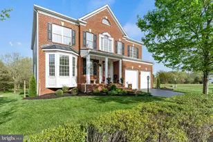 25758 S Village Dr, Chantilly, VA 20152 - Photo 1