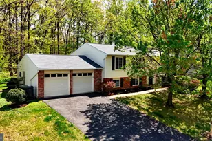 207 Silverleaf Dr, Sterling, VA 20164 - Photo 1