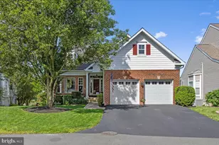 43605 Wembley Ln, Chantilly, VA 20152 - Photo 1
