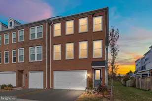 42304 Lancaster Woods Square, Chantilly, VA 20152 - Photo 1